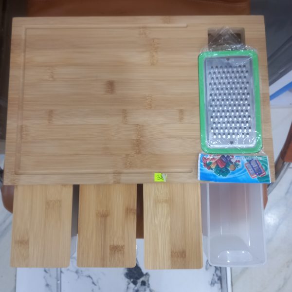01154 bamboo cutting board with grater