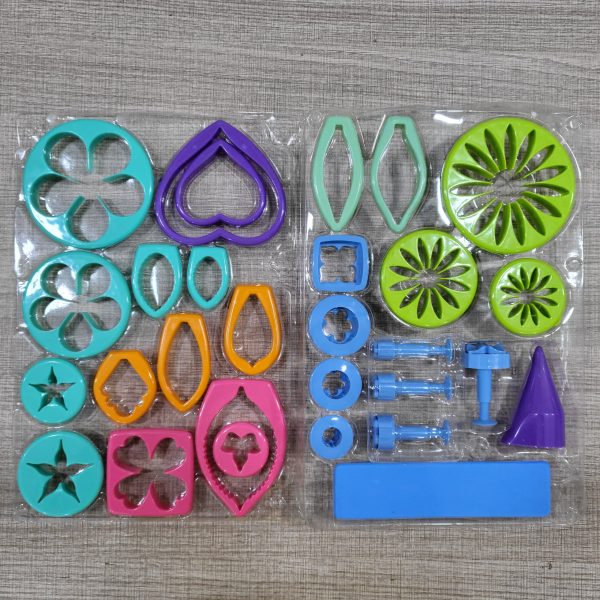 01888 gum paste and fondant flower cutter
