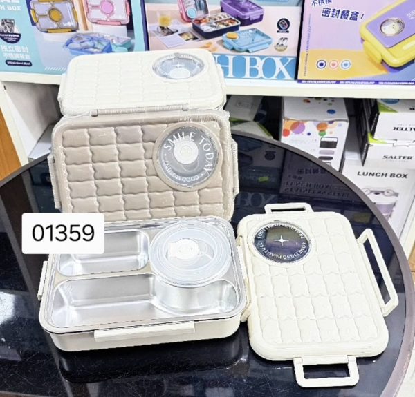 01359 2 portioned brownish lunchbowl
