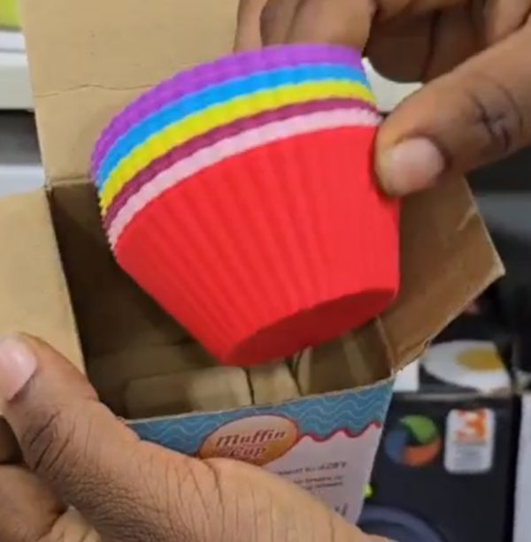 01381 12pcs silicone cupcake mould singles