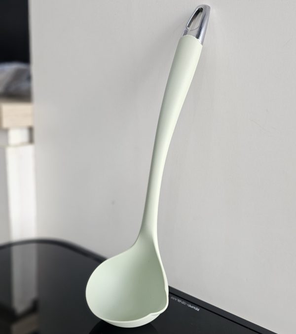 01857 silicone soup ladle large